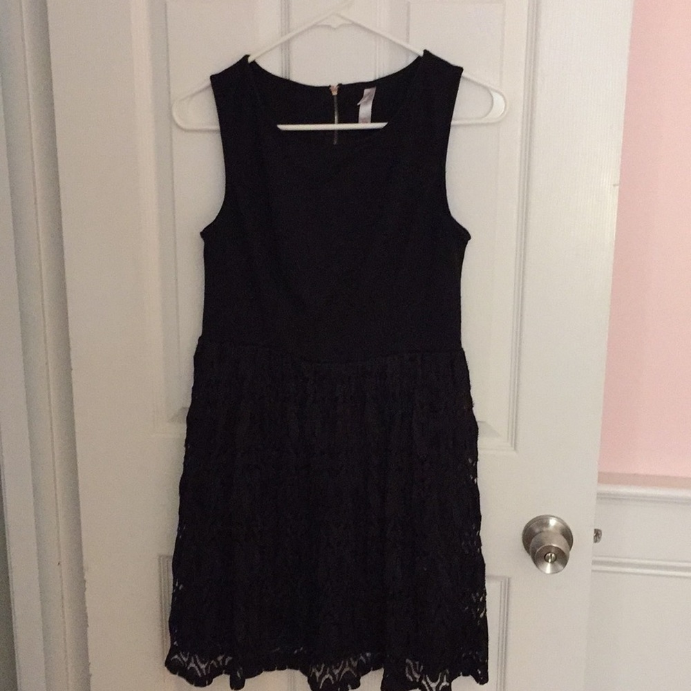 Cute black dress! A - Line / Skater look